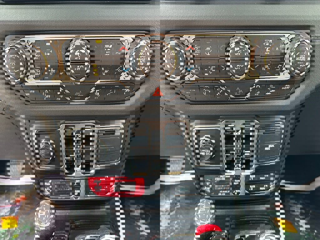 Used 2024 Jeep Wrangler Unlimited Rubicon w/ XTREMEE 35" Tire Package image 22