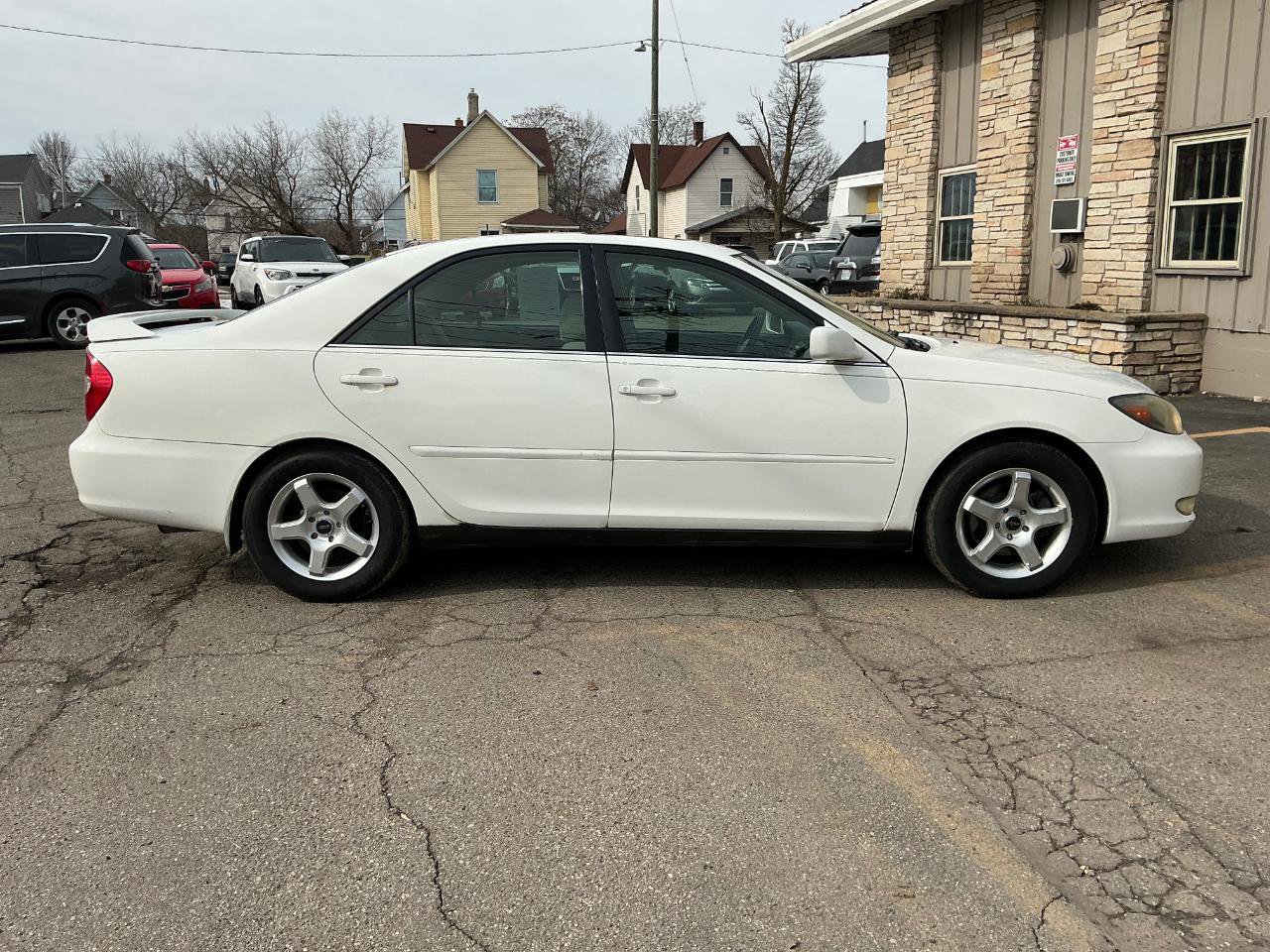 Used 2002 Toyota Camry XLE FWD image 2