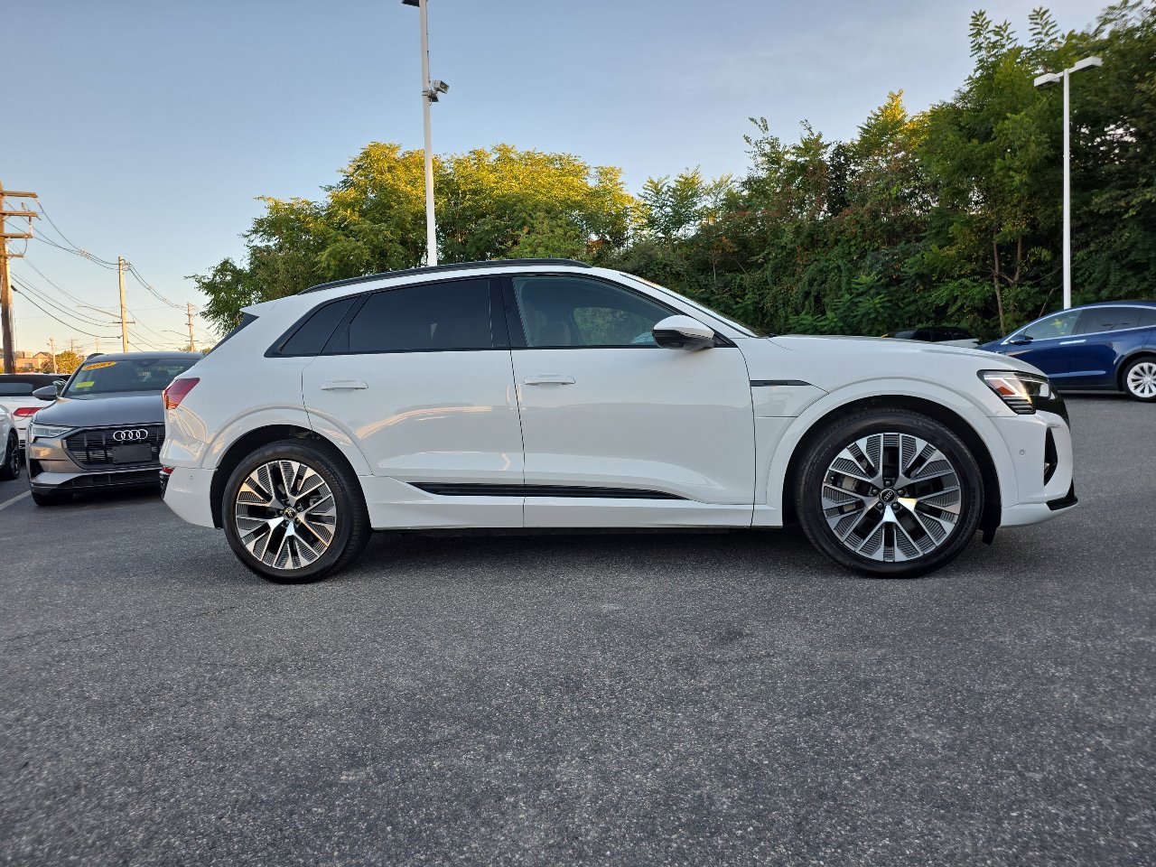 Used 2024 Audi Q8 e-tron Premium Plus w/ Premium Plus Package image 23