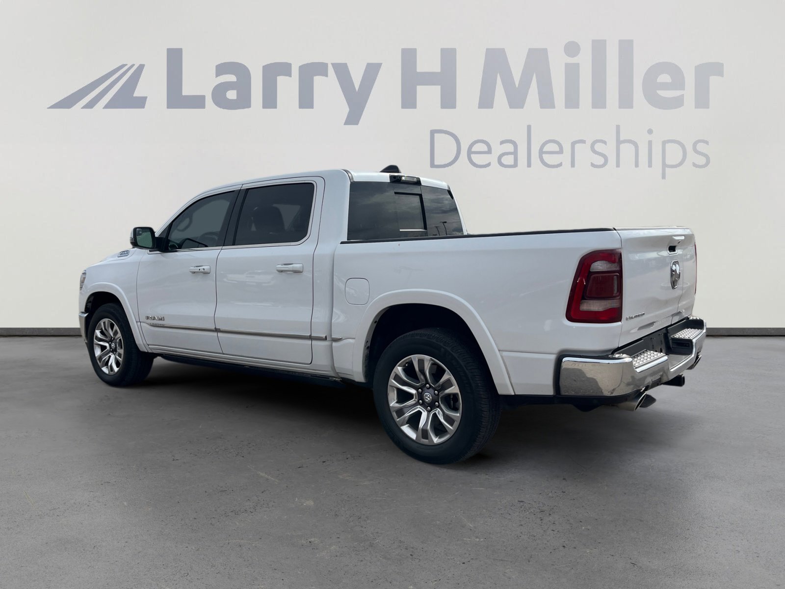 Used 2023 RAM 1500 Limited RWD image 3
