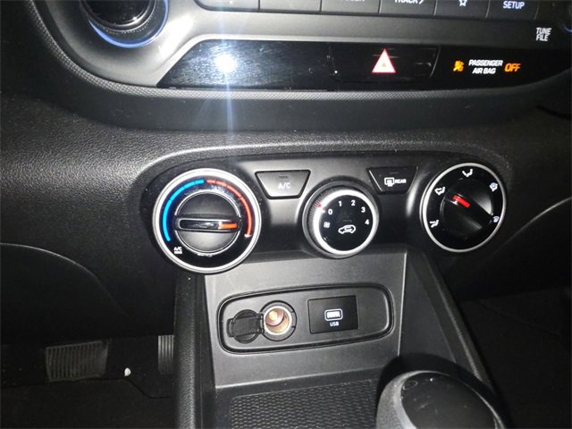 Used 2020 Hyundai Venue SE image 17