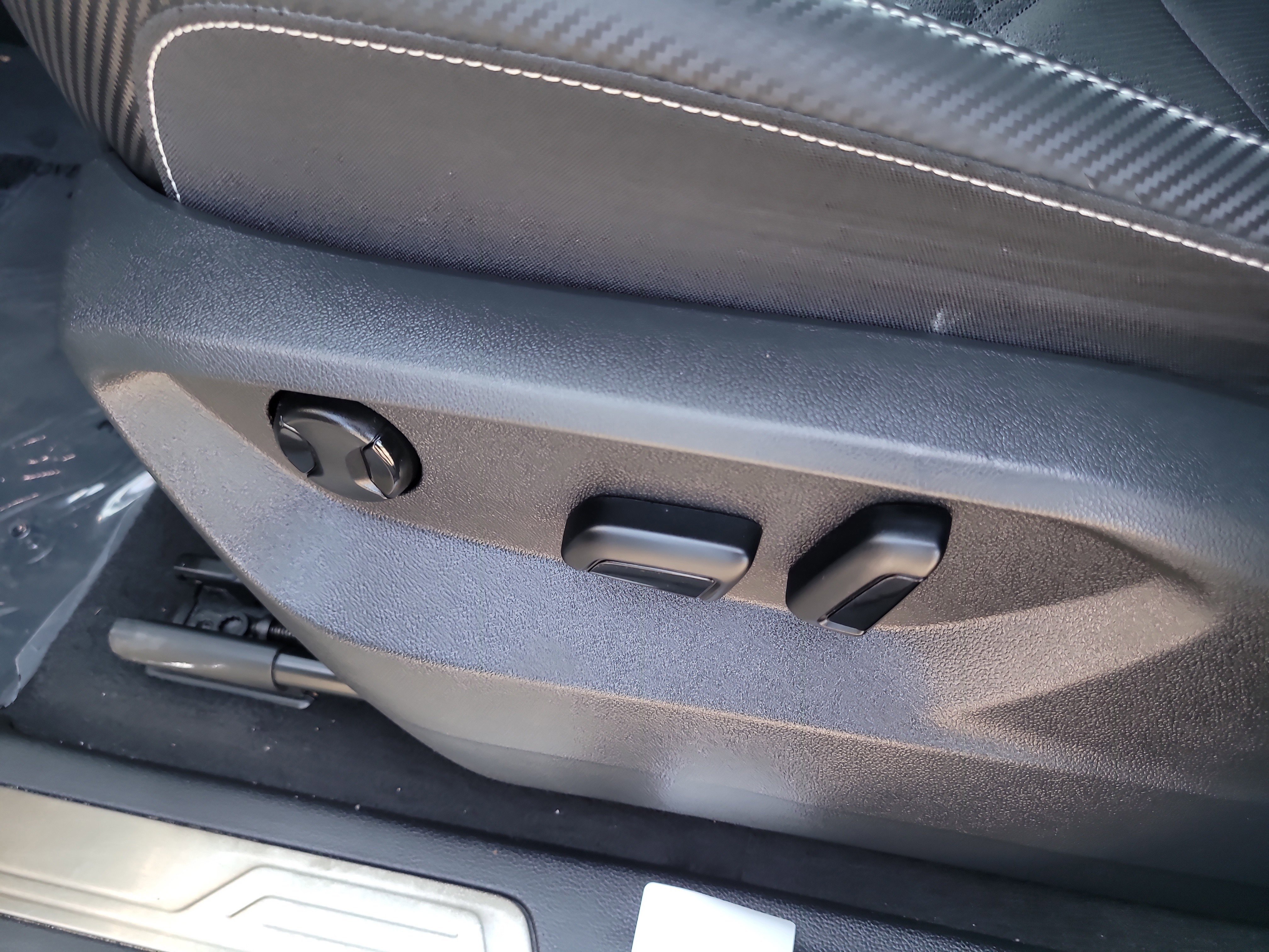 Used 2024 Volkswagen Atlas Cross Sport SE image 24