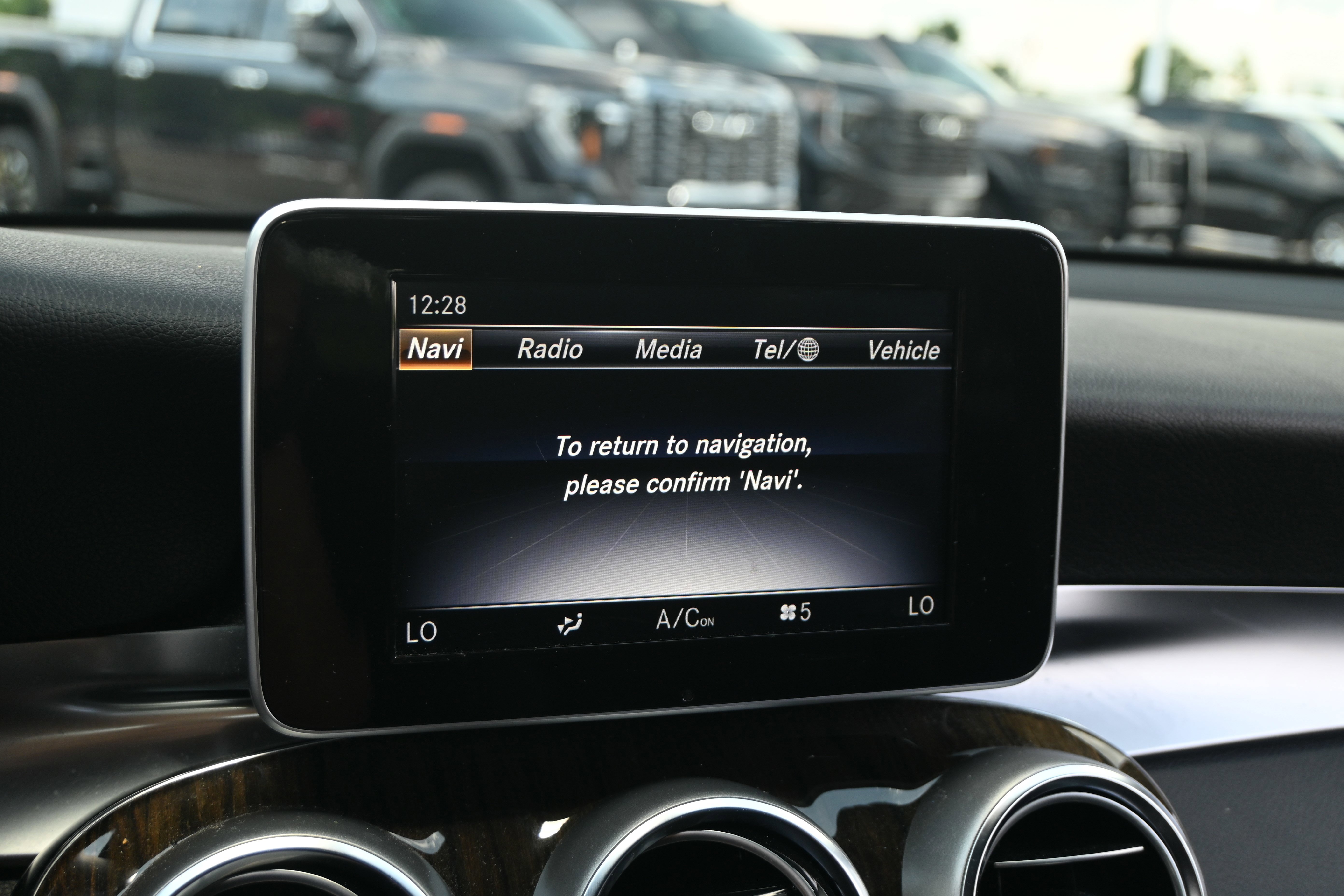 Used 2019 Mercedes-Benz GLC 300 4MATIC w/ Premium Package image 15