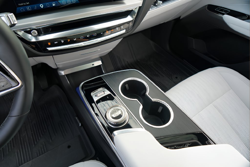 Used 2025 Cadillac Lyriq Luxury w/ LPO, Floor Liner Package RWD image 18