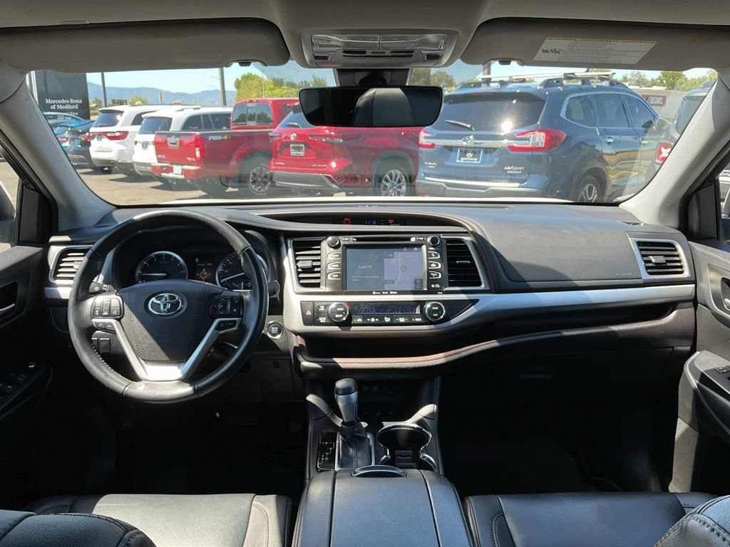 Used 2019 Toyota Highlander XLE AWD/4WD image 29