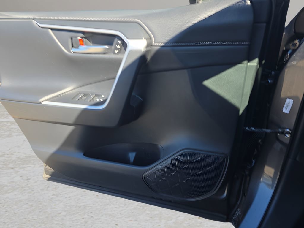 Used 2019 Toyota RAV4 Limited image 18