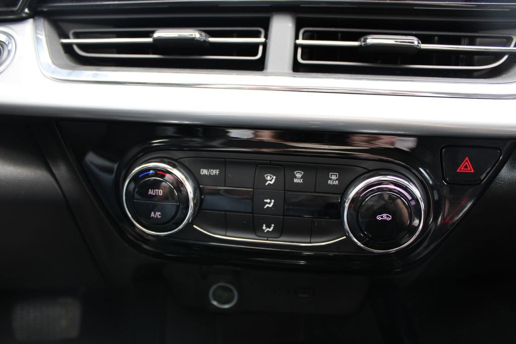 Used 2025 Chevrolet Trax LT image 41