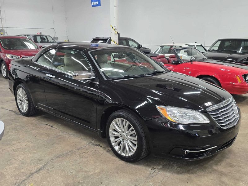 Used 2011 Chrysler 200 Limited FWD image 3