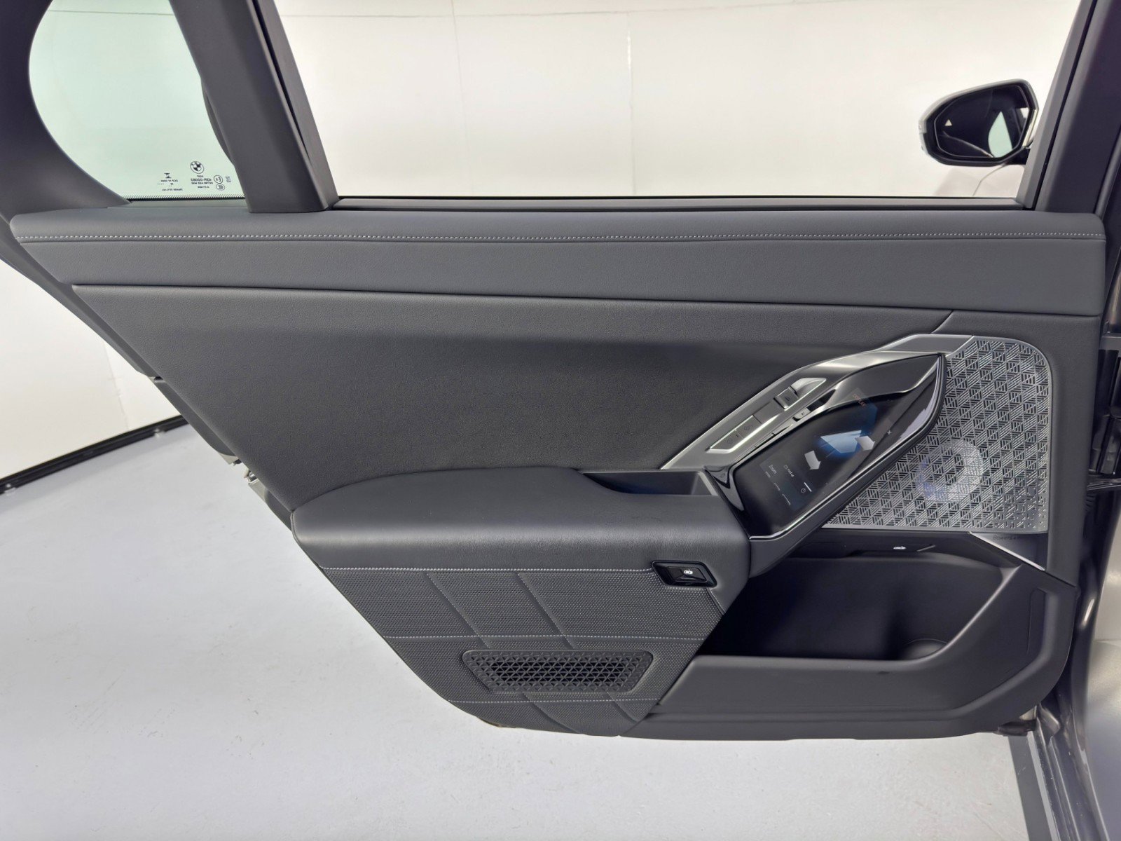 Used 2023 BMW i7 xDrive60 image 55