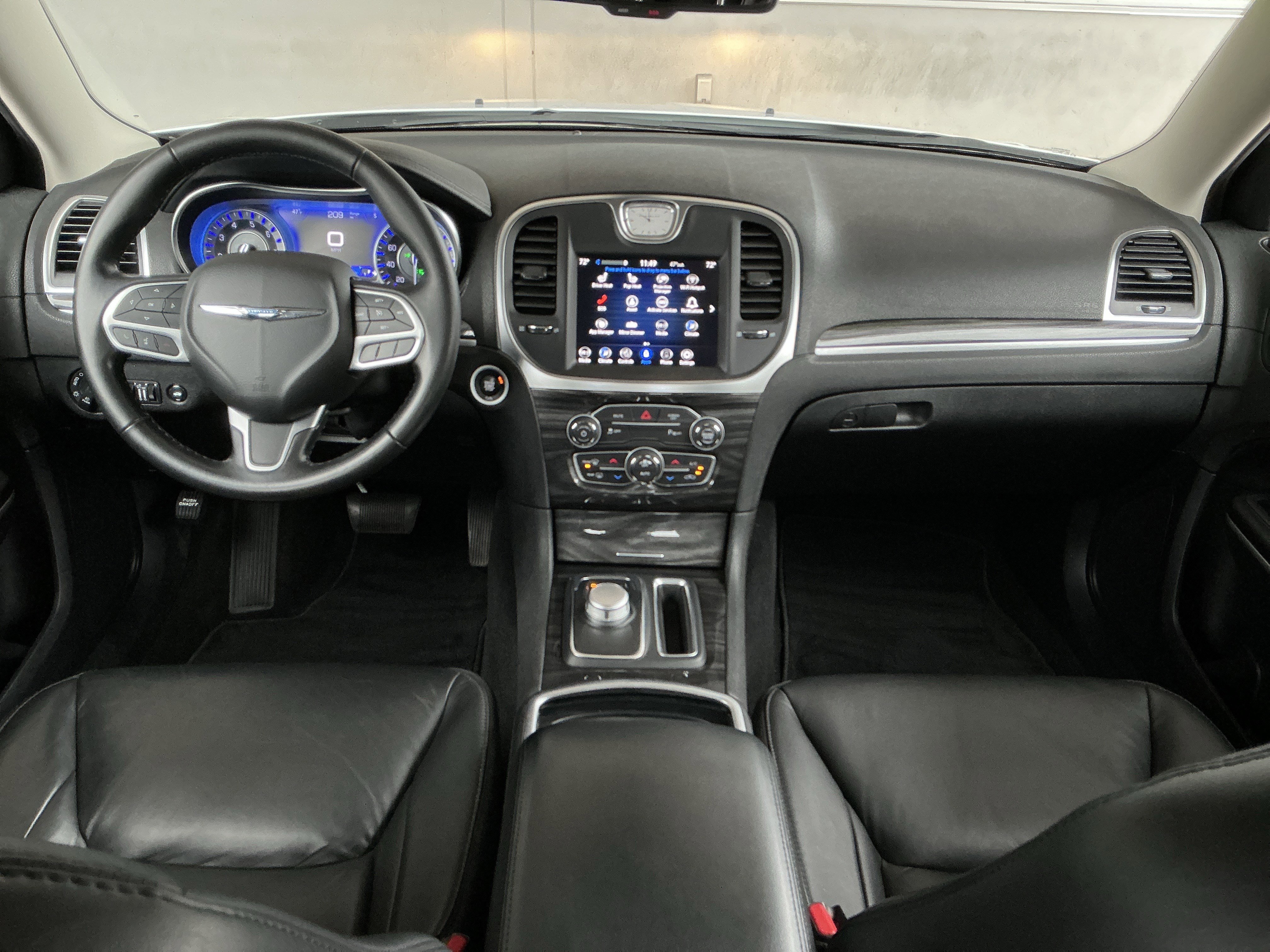 Used 2021 Chrysler 300 Touring L image 4