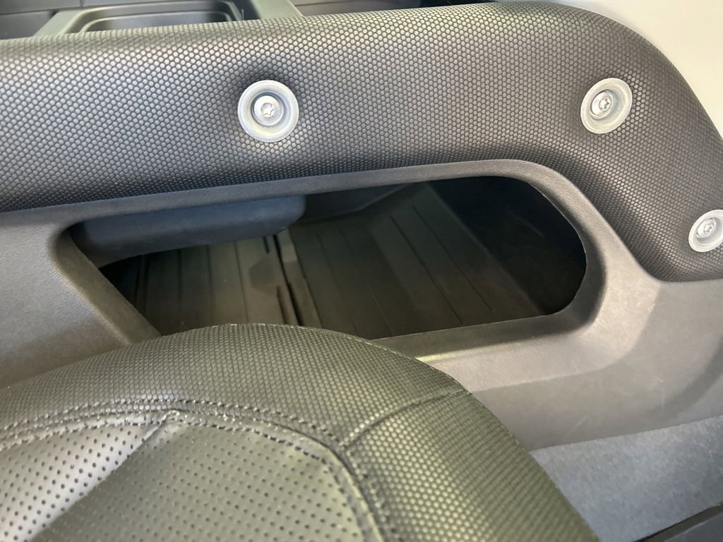 Used 2023 Land Rover Defender 110 X-Dynamic SE image 33