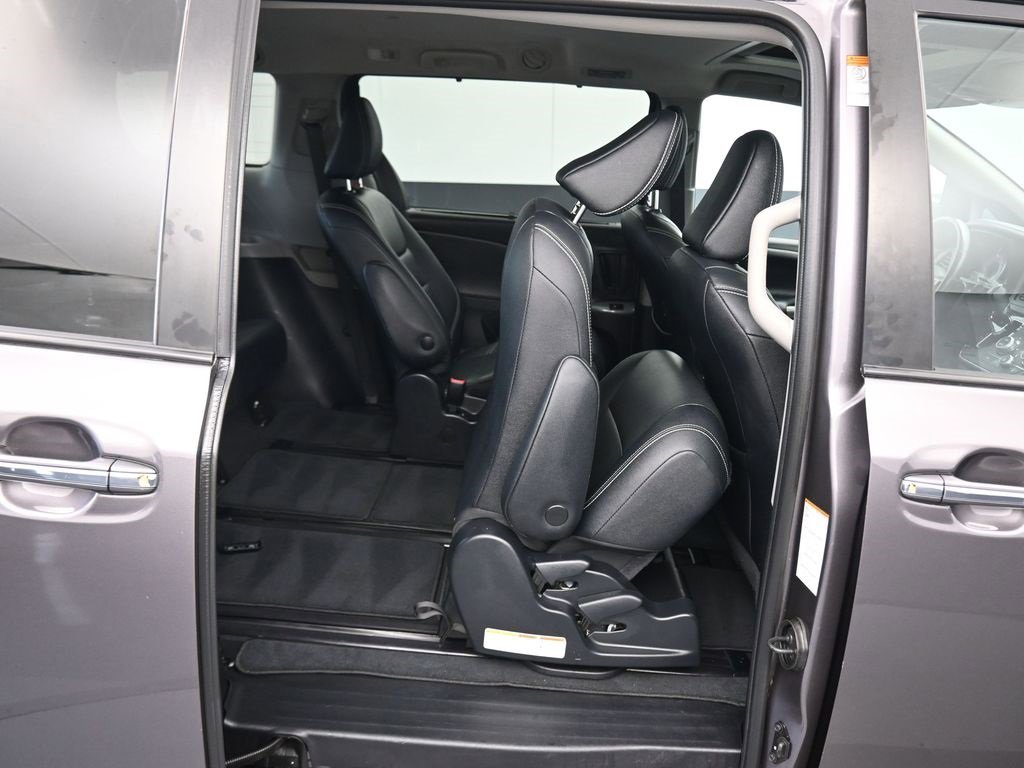Used 2020 Toyota Sienna SE Premium image 44