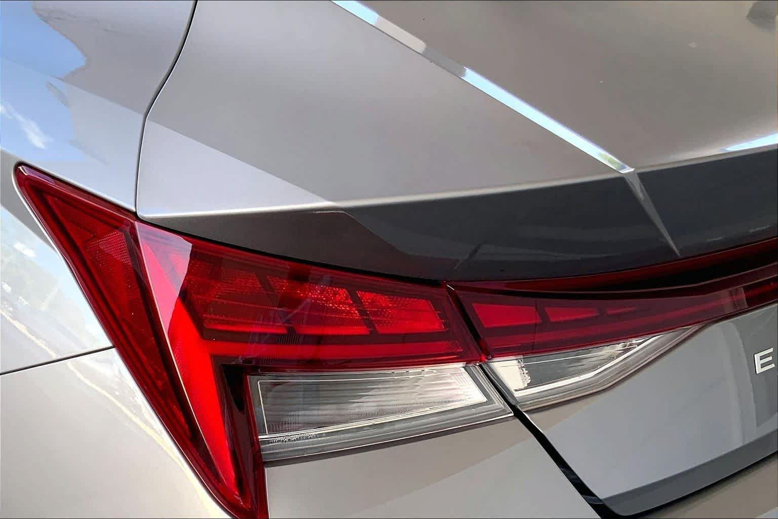 Used 2025 Hyundai Elantra Limited FWD image 29