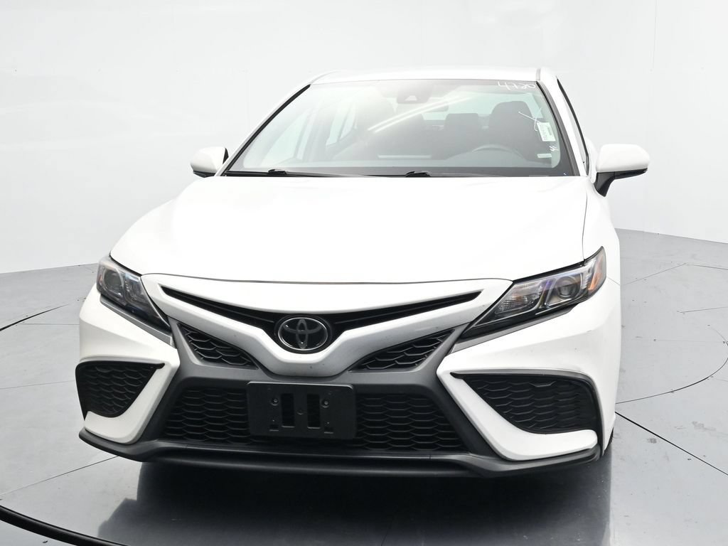 Used 2024 Toyota Camry SE FWD image 3