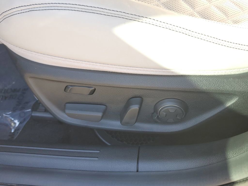 Used 2022 Genesis G70 3.3T image 24