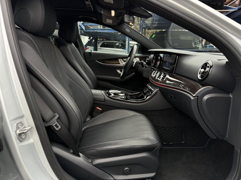 Used 2018 Mercedes-Benz E 300 4MATIC image 32