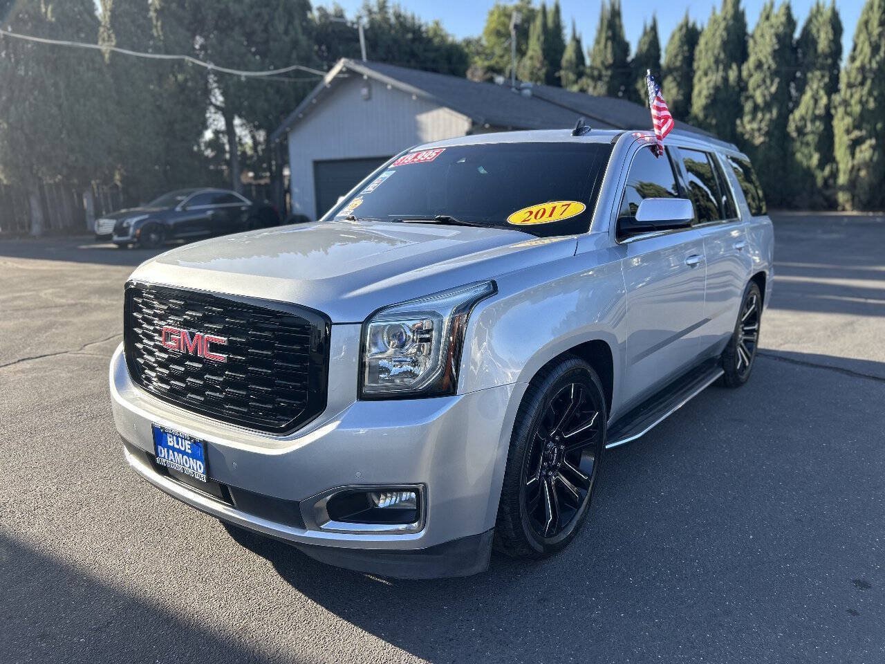 Used 2017 GMC Yukon SLT RWD image 3