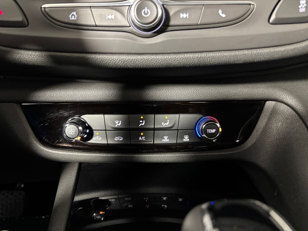 Used 2019 Buick Regal Preferred w/ Driver Confidence Package I FWD image 19