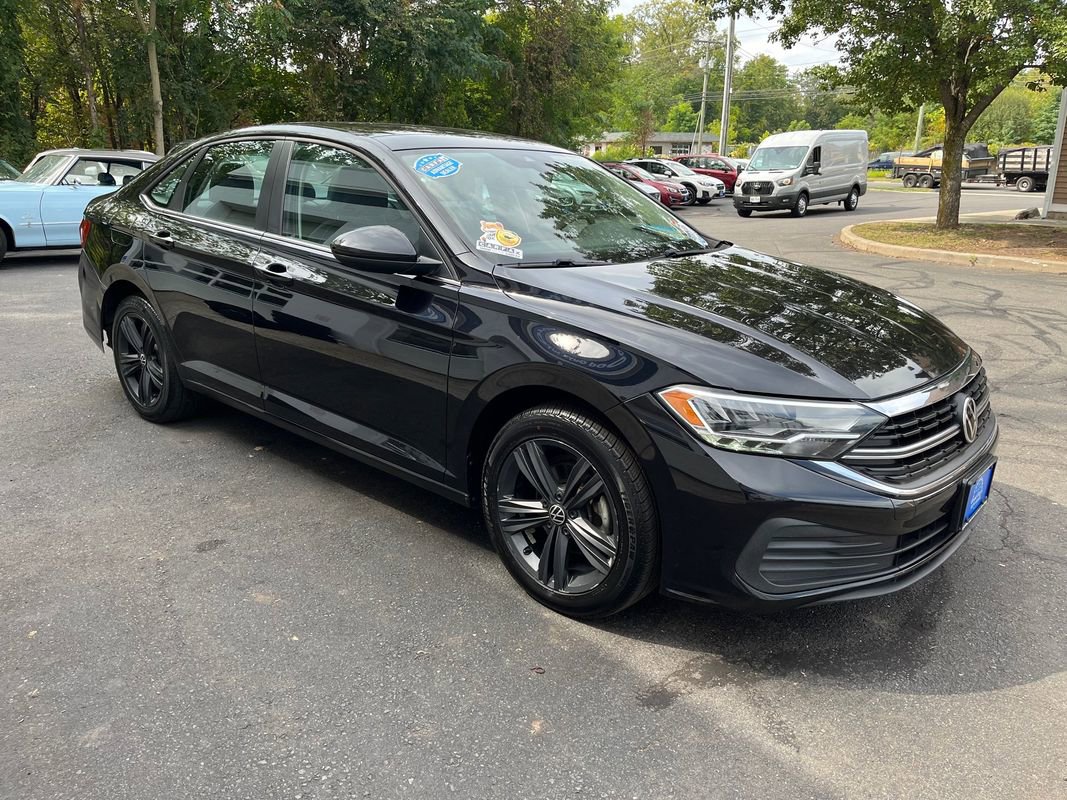 Used 2022 Volkswagen Jetta SE w/ Panoramic Sunroof Package image 4