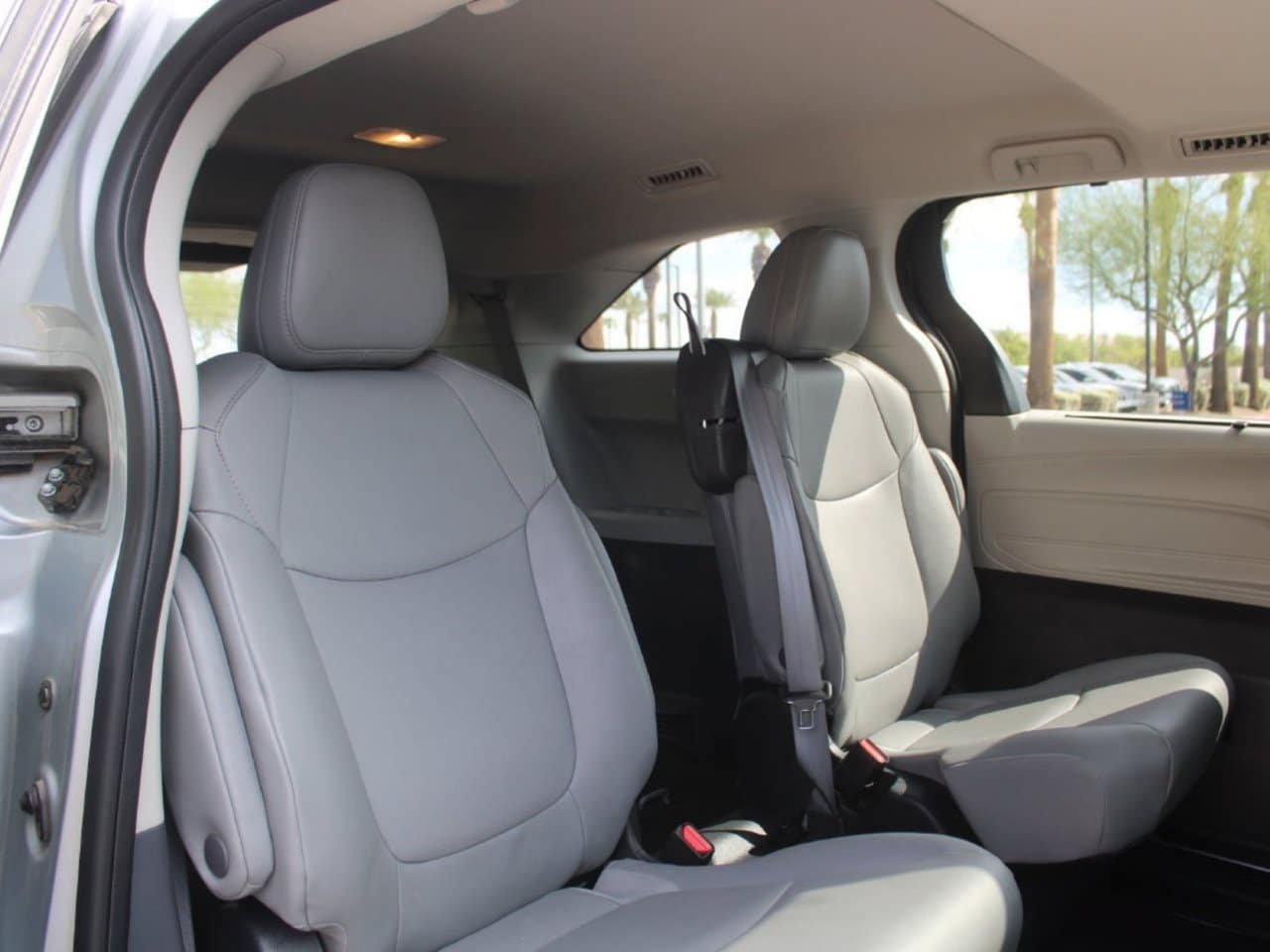 Used 2024 Toyota Sienna XLE FWD image 15