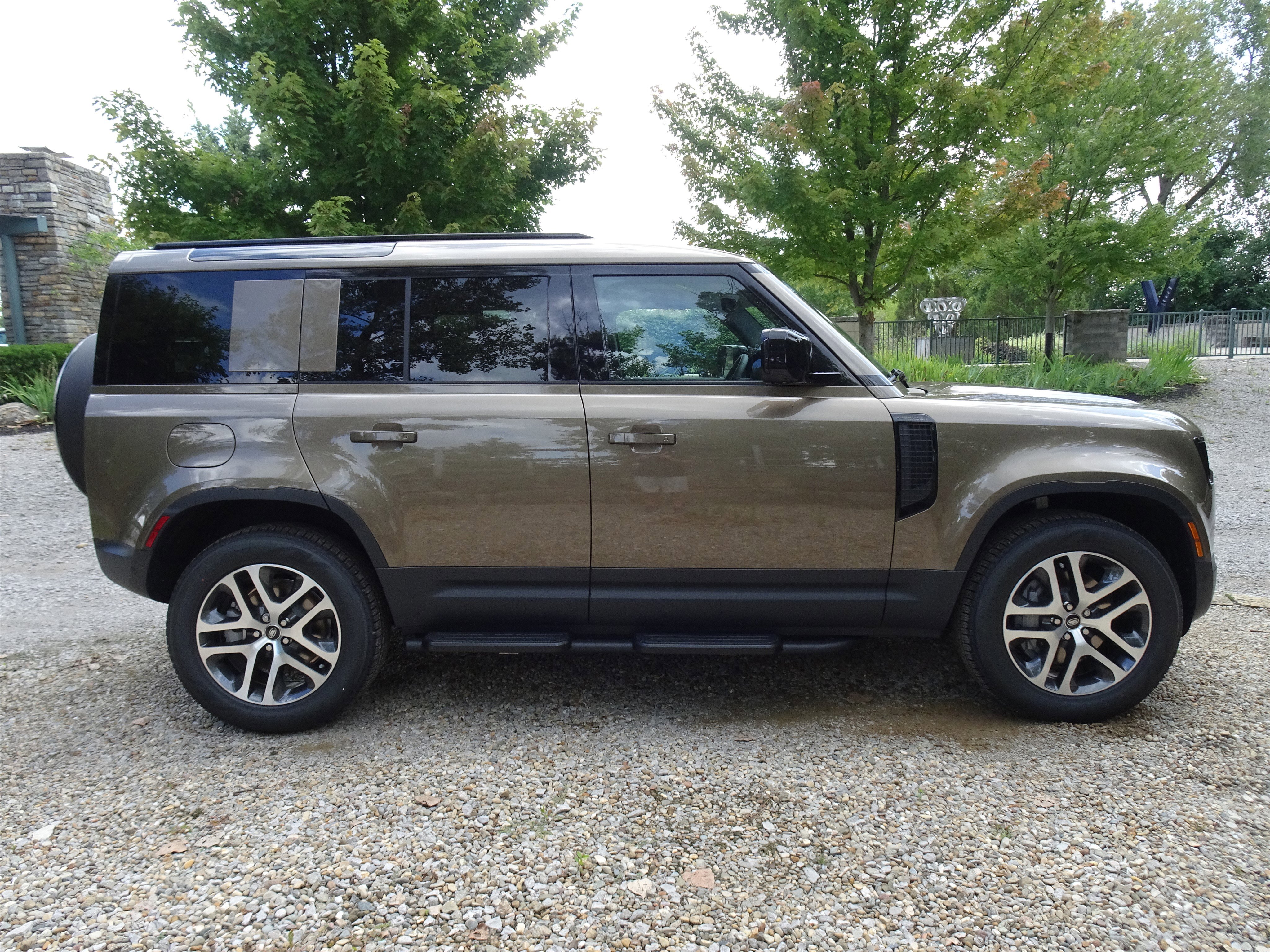 New 2025 Land Rover Defender 110 S image 13