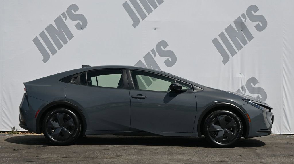 Used 2023 Toyota Prius LE image 4