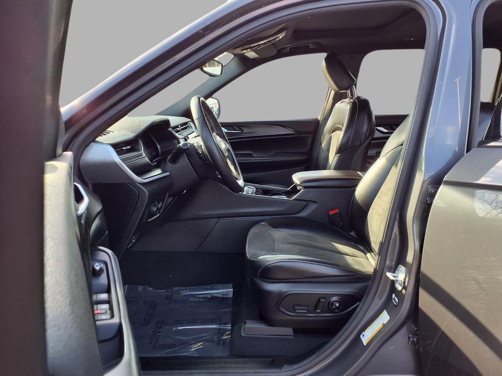 Certified 2023 Jeep Grand Cherokee L Laredo image 22