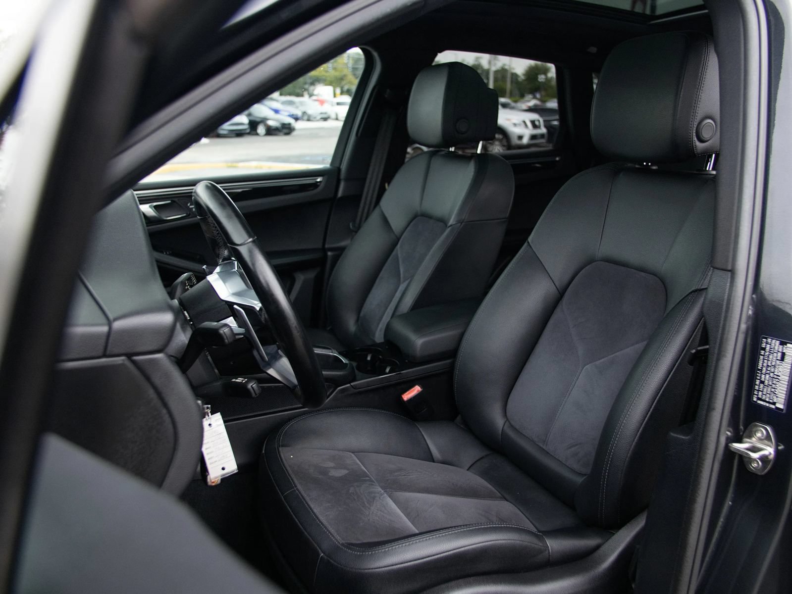 Used 2018 Porsche Macan Sport Edition AWD/4WD image 17