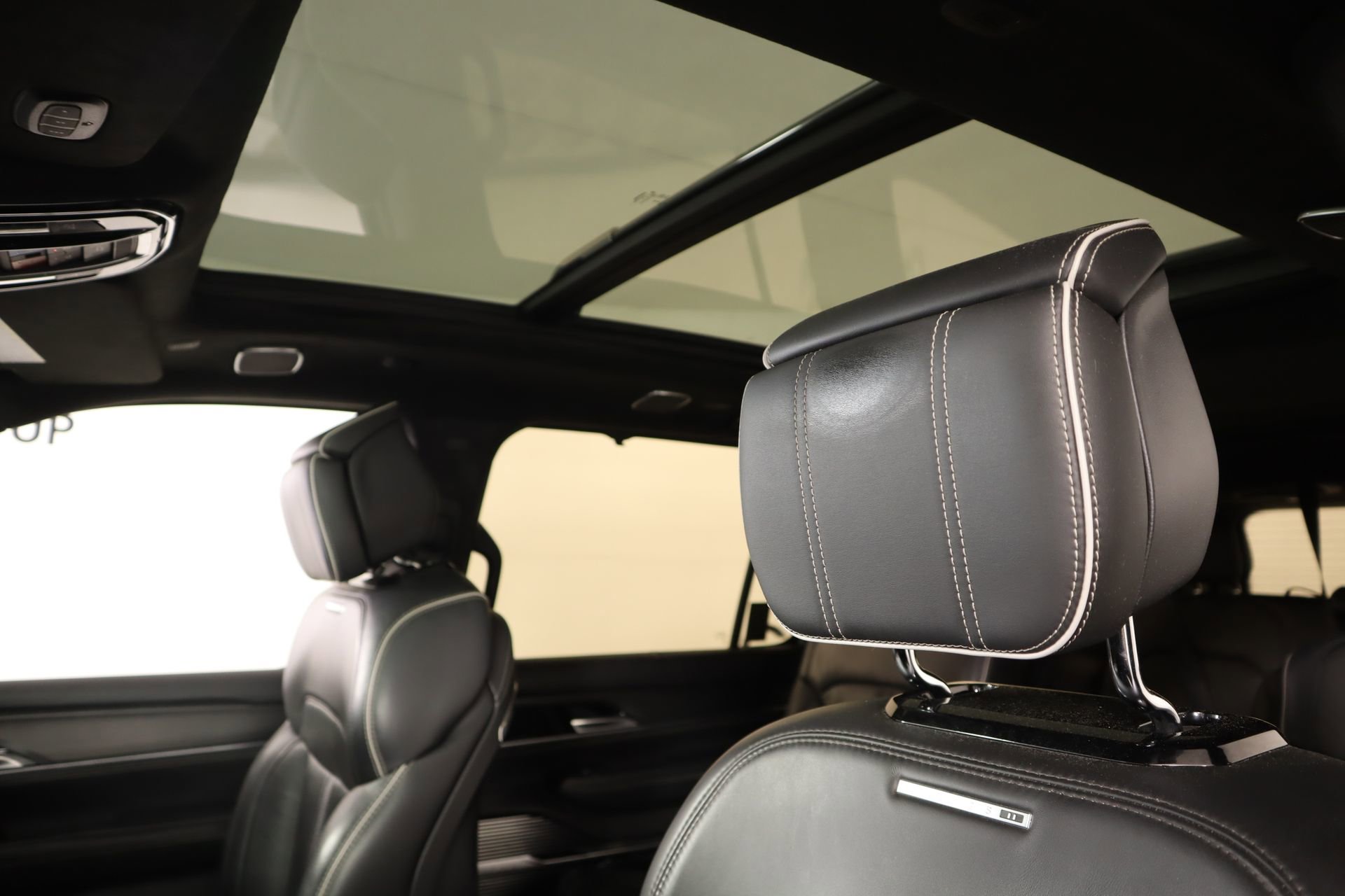 Used 2023 Jeep Grand Wagoneer Series II w/ Quick Order Packagew 28T image 17