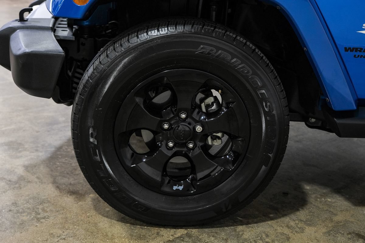 Used 2015 Jeep Wrangler Unlimited Sahara w/ Connectivity Group AWD/4WD image 47