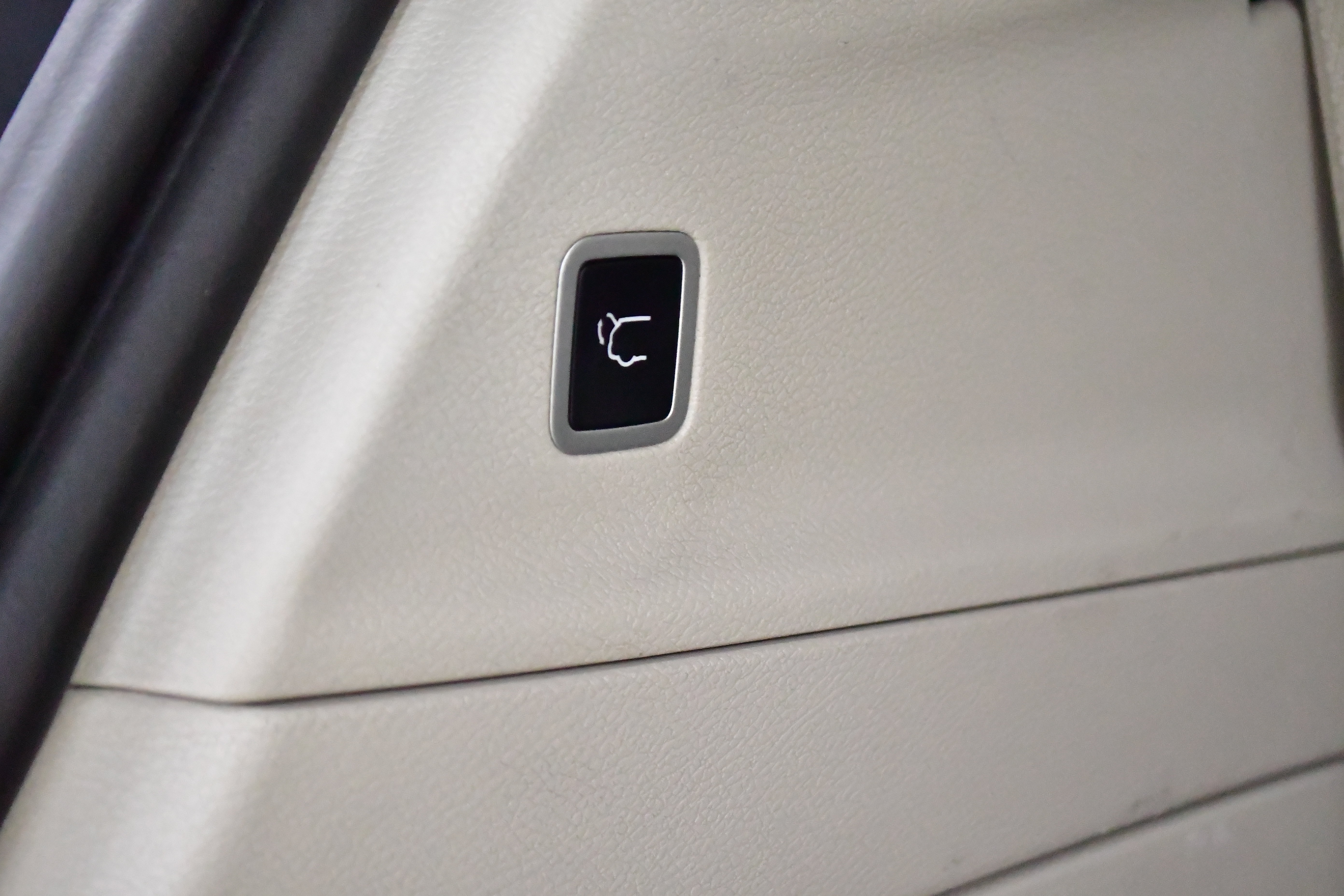 Used 2023 Chrysler Voyager LX FWD image 32