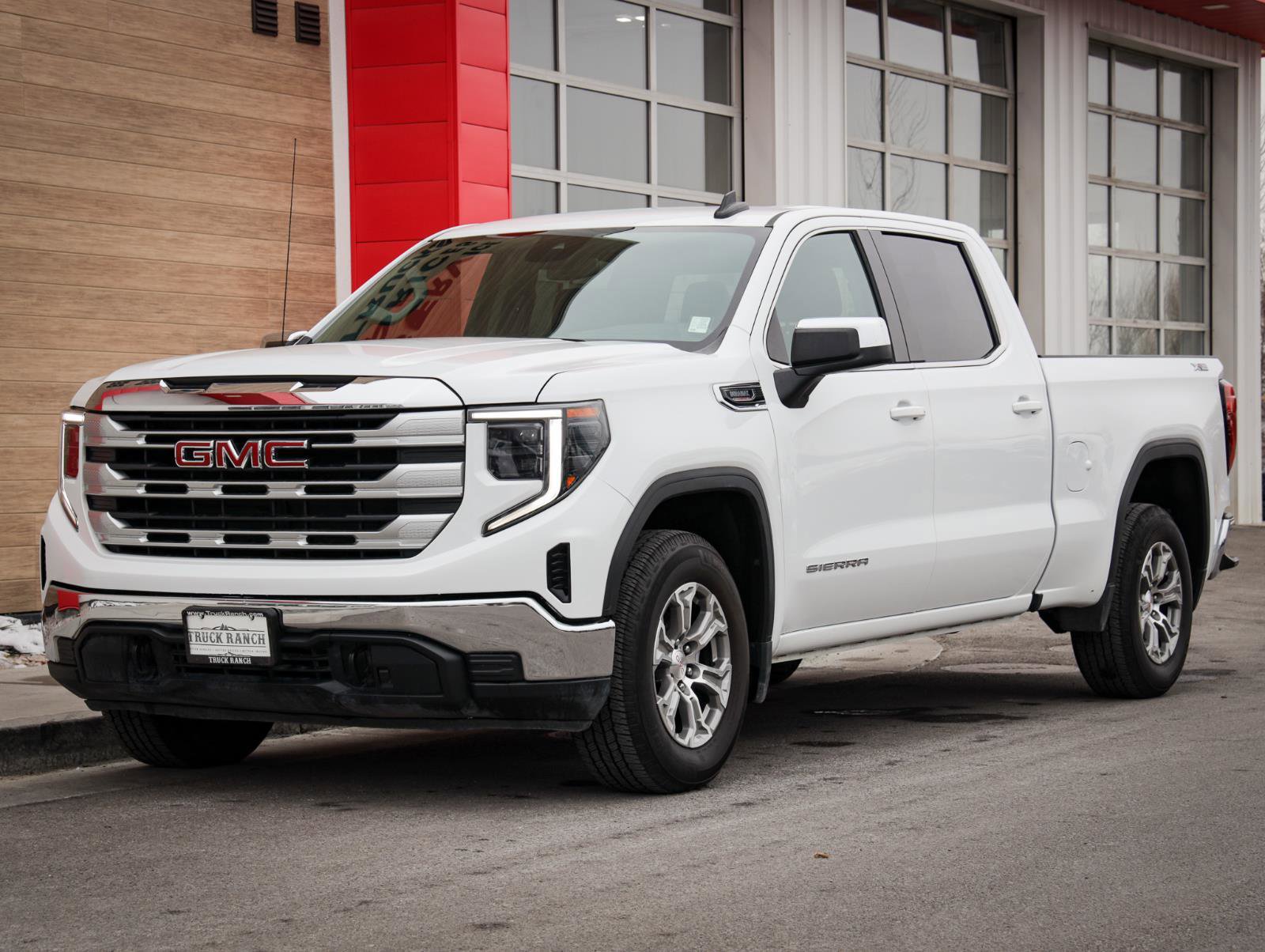Used 2023 GMC Sierra 1500 SLE w/ X31 Off-Road Package image 8