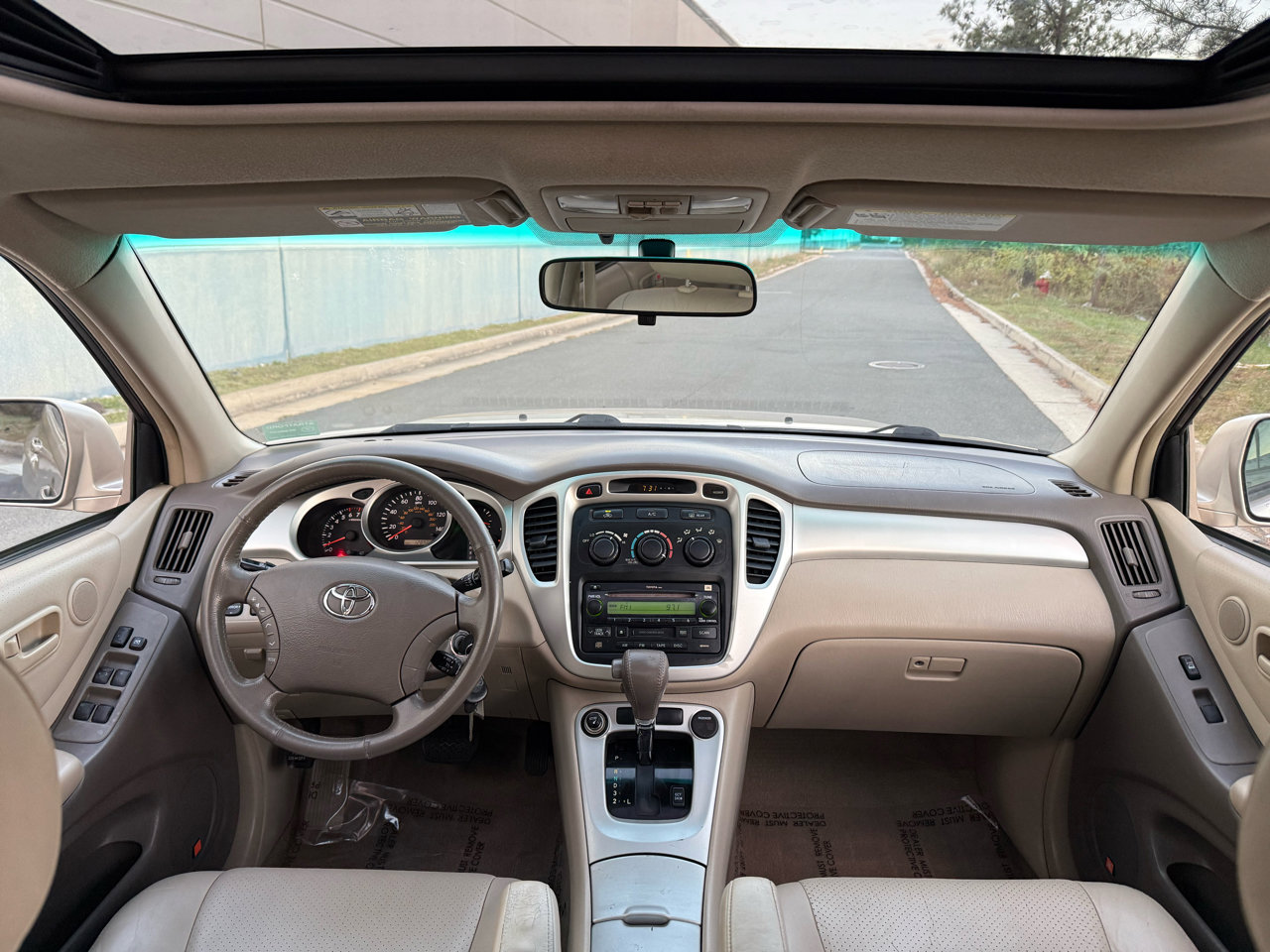 Used 2005 Toyota Highlander 4WD V6 w/ 3rd Row image 25