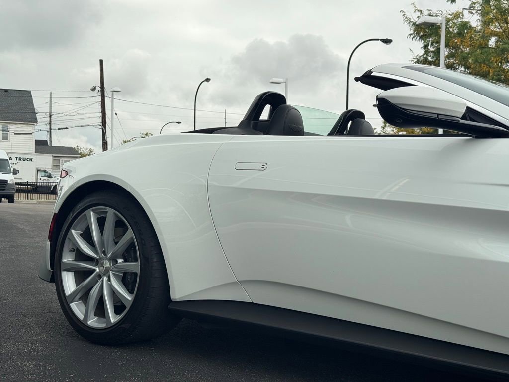 Used 2023 Aston Martin V8 Vantage Roadster image 28