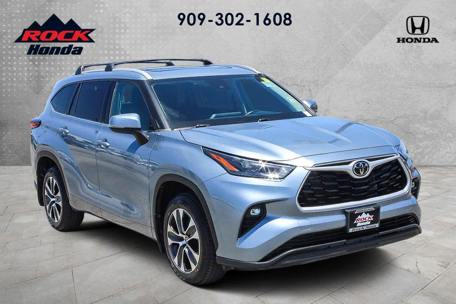 Used 2022 Toyota Highlander XLE FWD image 3