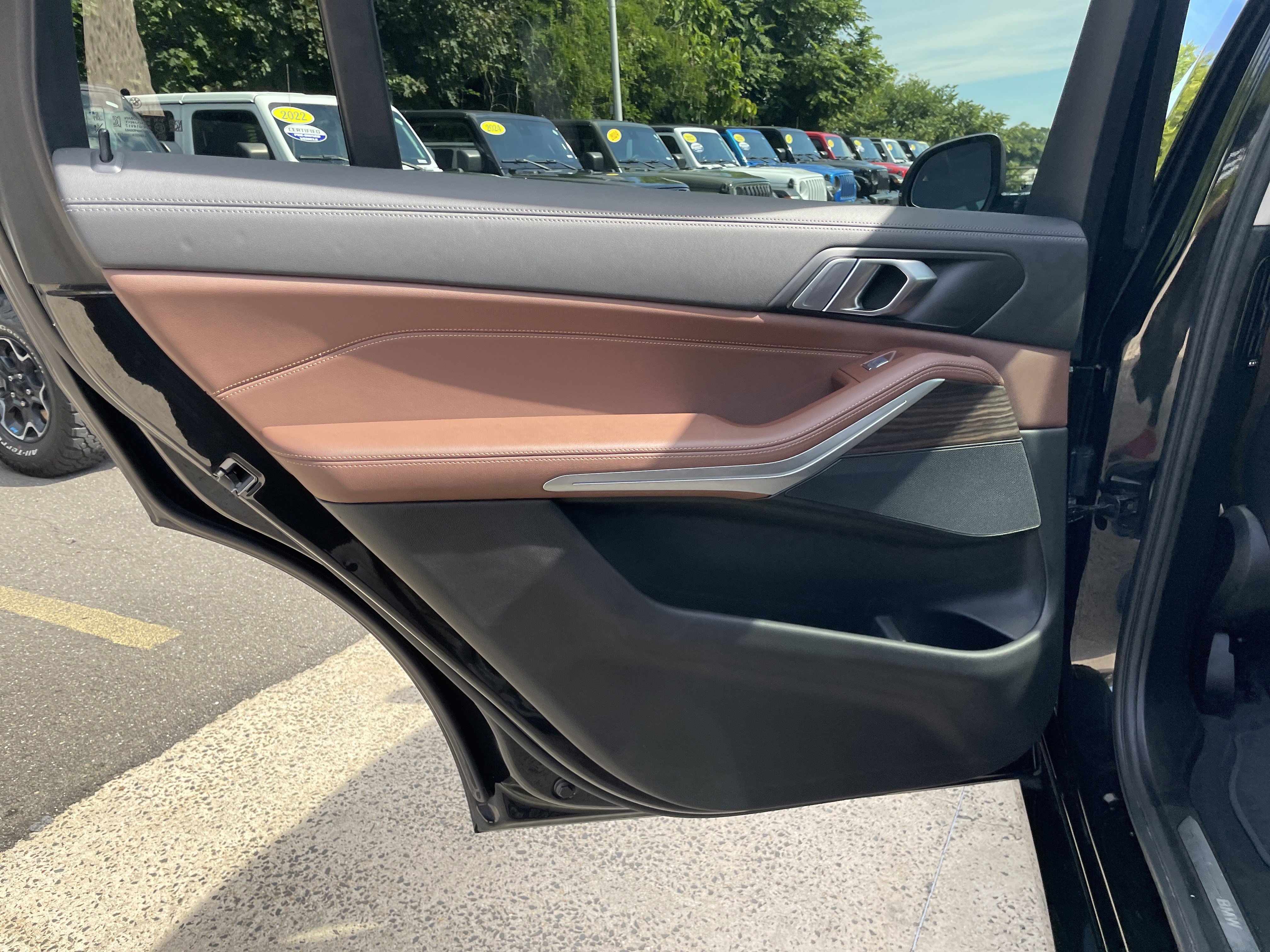 Used 2023 BMW X7 xDrive40i w/ Parking Assistance Package image 38