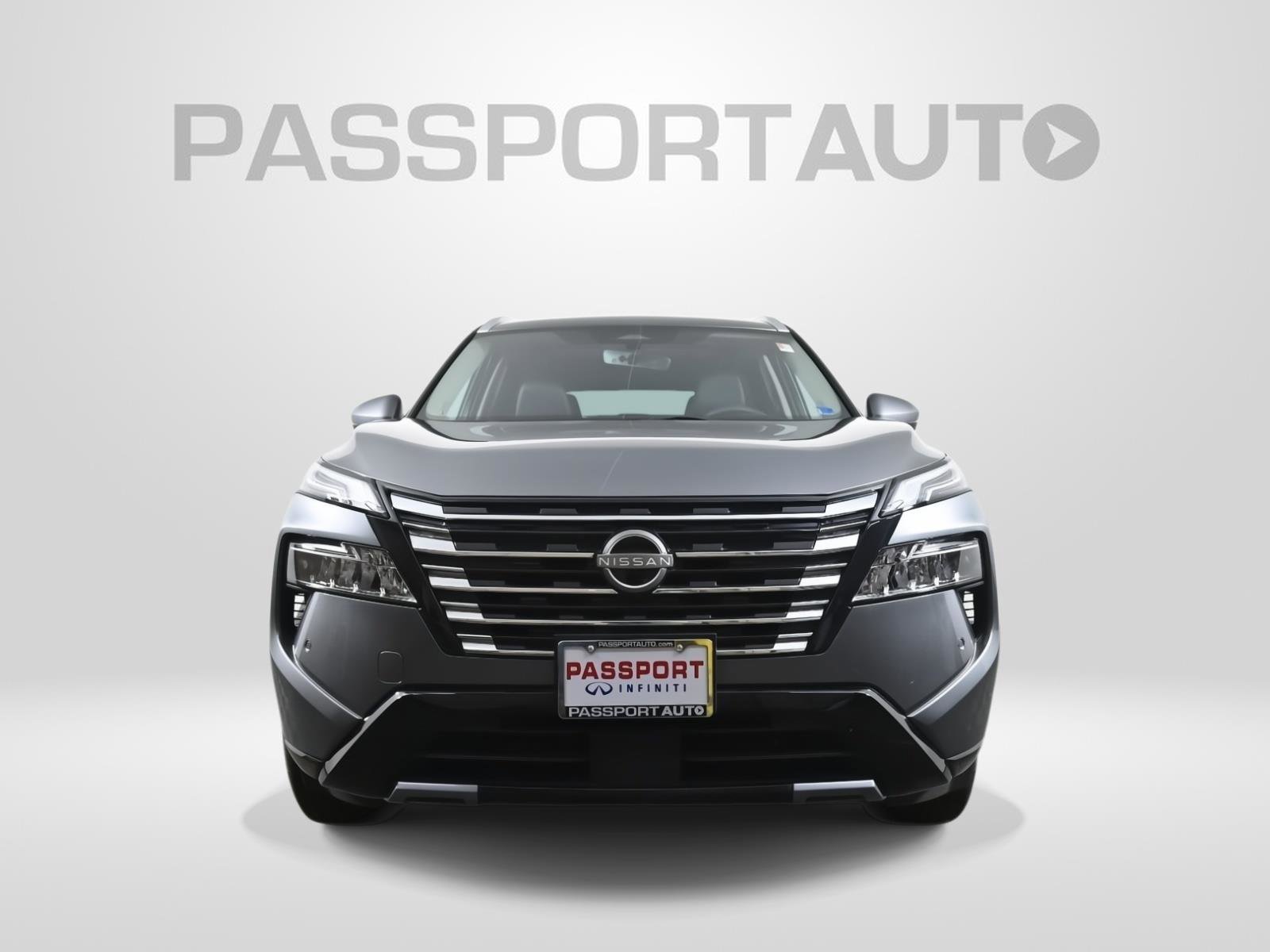 Used 2024 Nissan Rogue Platinum image 2