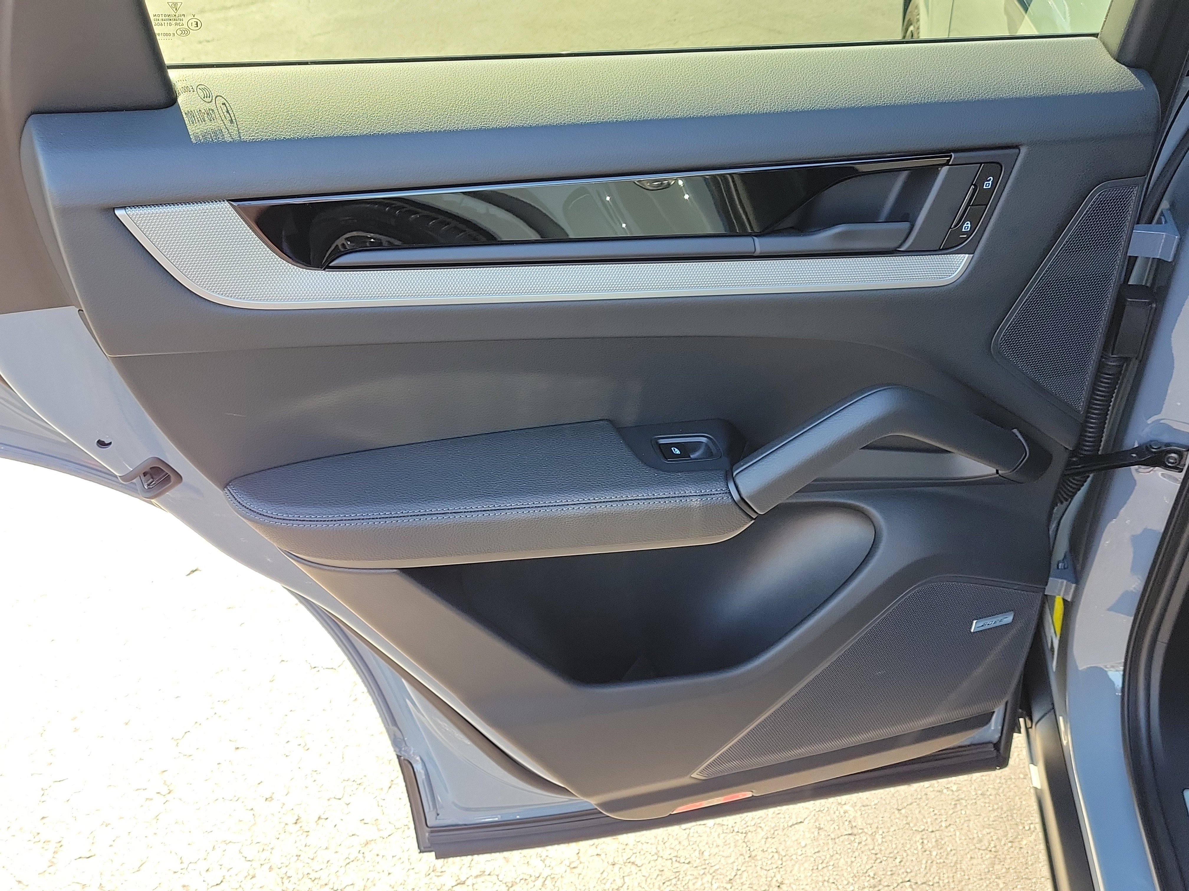 Used 2024 Porsche Cayenne Coupe image 9