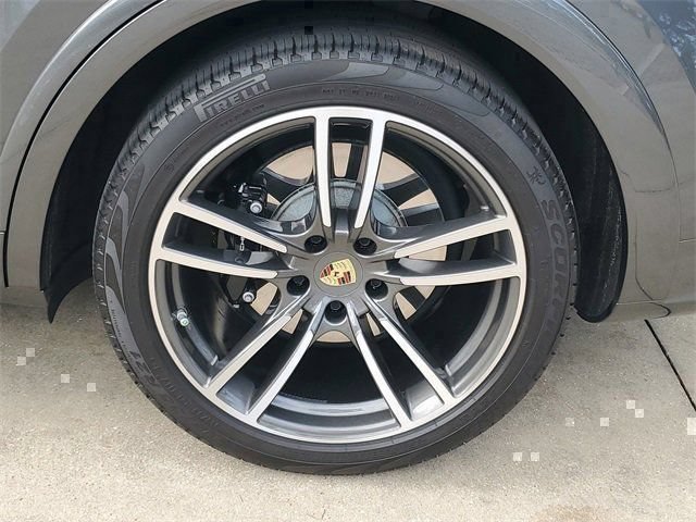 Used 2023 Porsche Cayenne Turbo AWD/4WD image 13