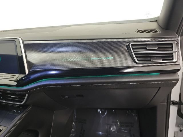 Used 2024 Volkswagen Atlas Cross Sport SEL R-Line AWD/4WD image 39