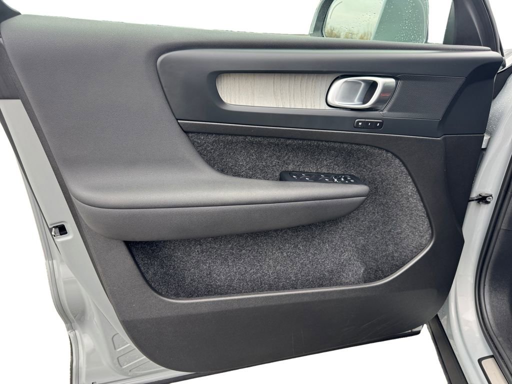 Certified 2025 Volvo XC40 B5 Core image 10