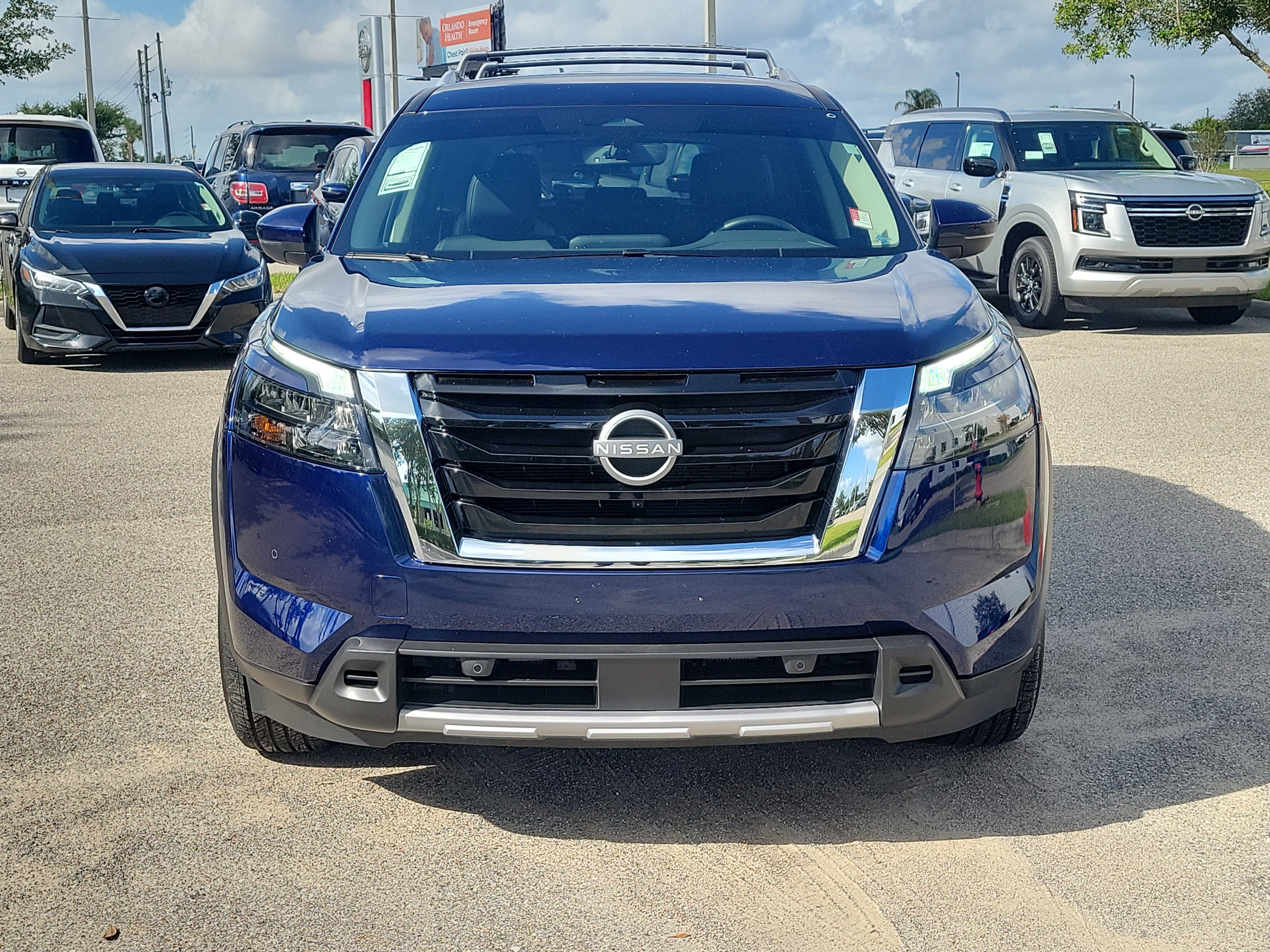 Certified 2025 Nissan Pathfinder SL FWD image 2