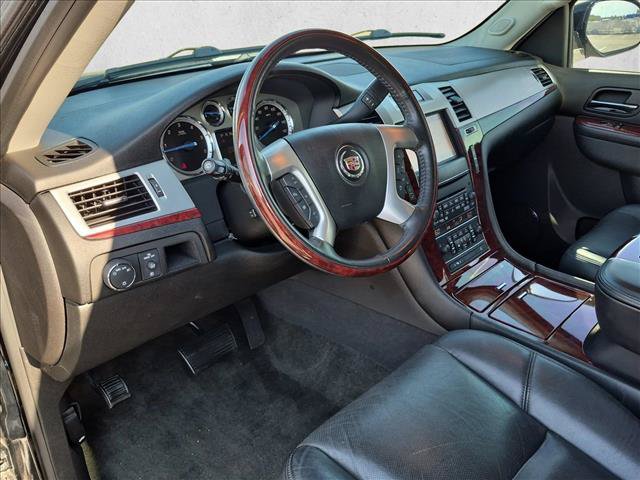 Used 2014 Cadillac Escalade Luxury RWD image 10