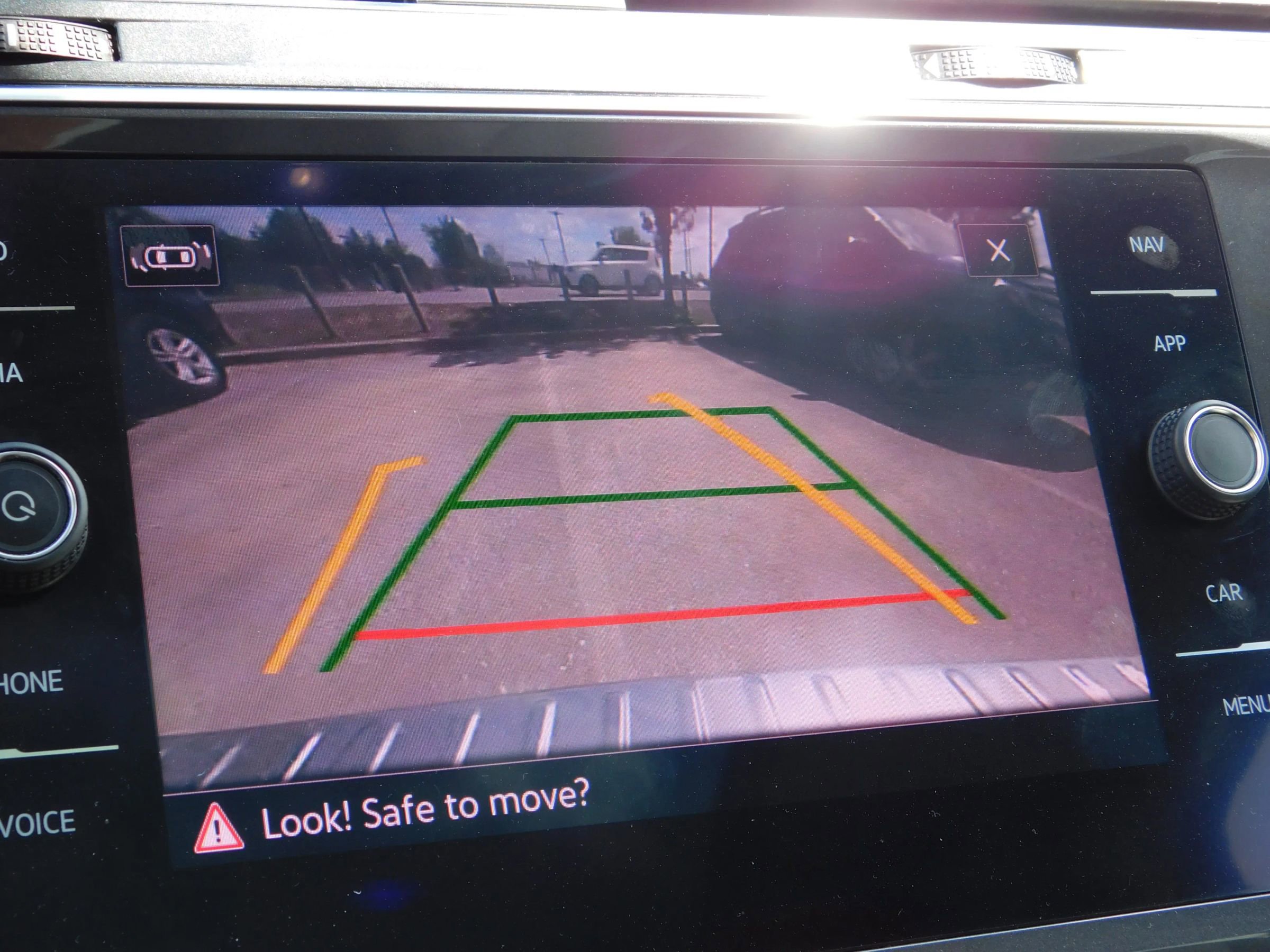 Used 2021 Volkswagen Tiguan SEL FWD image 21
