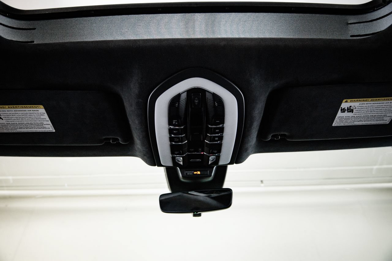 Certified 2021 Porsche Macan Turbo AWD/4WD image 20
