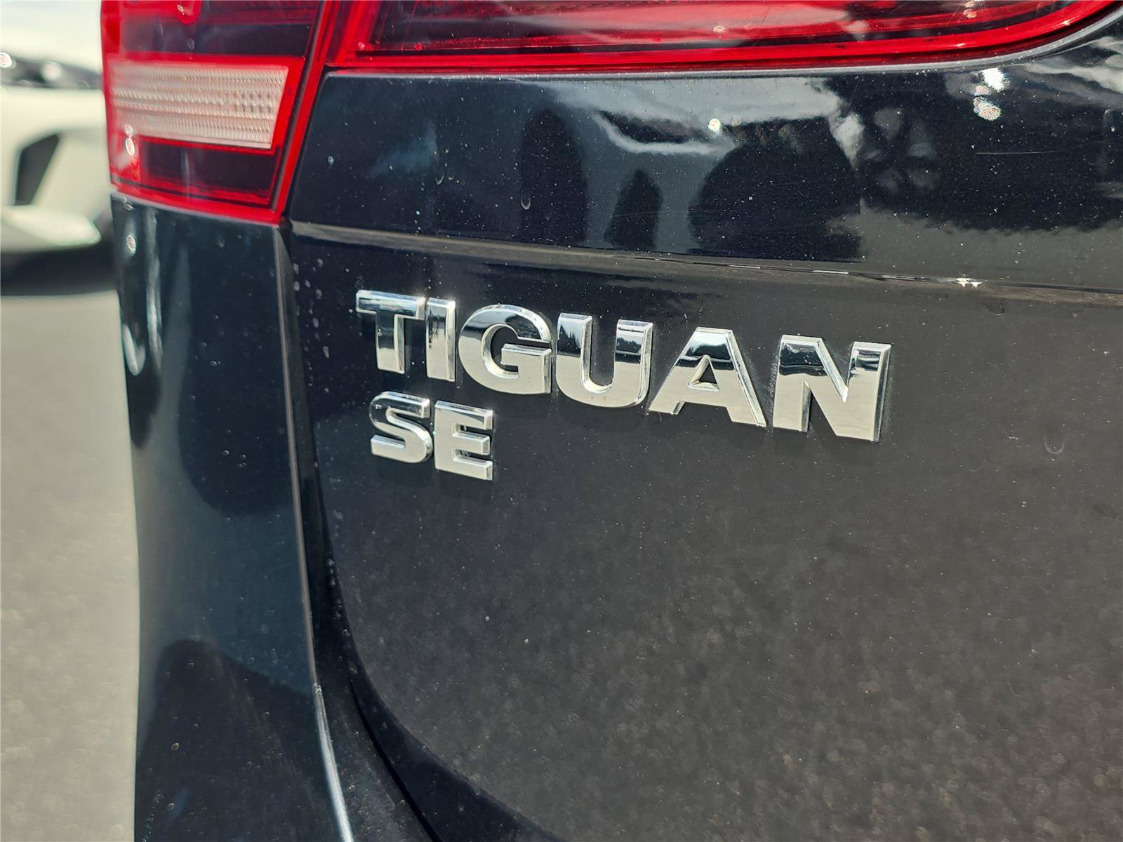 Used 2020 Volkswagen Tiguan SE R-Line AWD/4WD image 7
