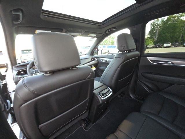 New 2025 Cadillac XT6 Luxury image 16