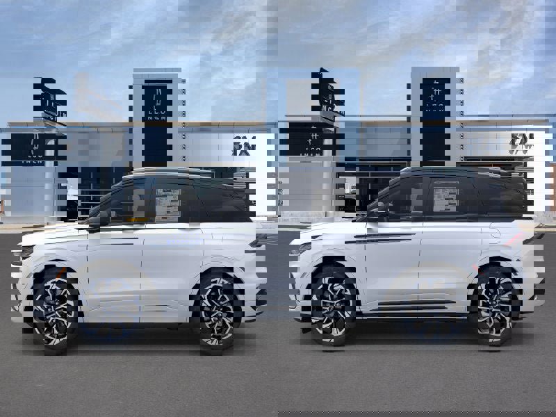 New 2025 Lincoln Nautilus Reserve image 3