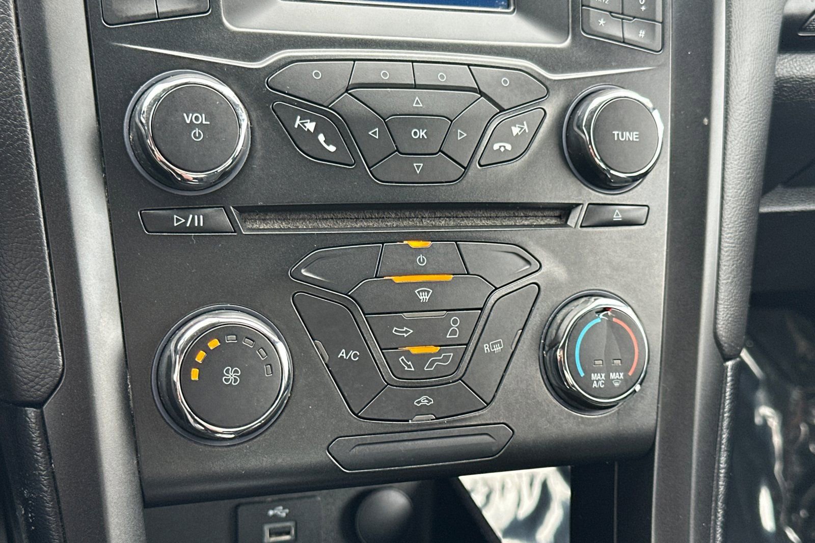 Used 2018 Ford Fusion S w/ Equipment Group 101A FWD image 21