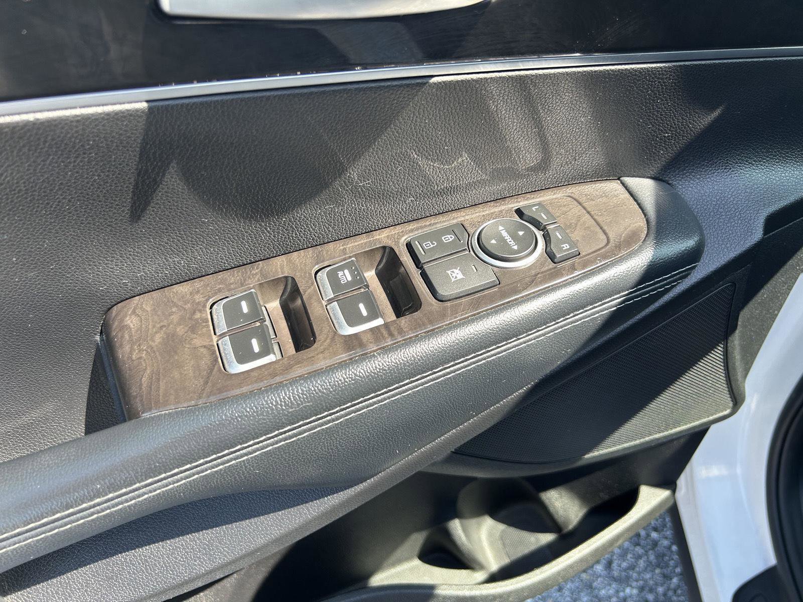 Used 2017 Kia Sorento LX w/ LX Convenience Package image 13